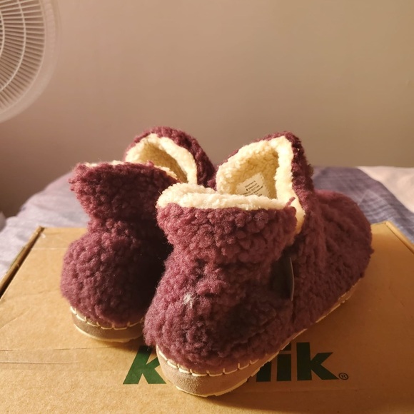 L.L. Bean Women's Slippers Fuzzy Slippers - Picture 3 of 7